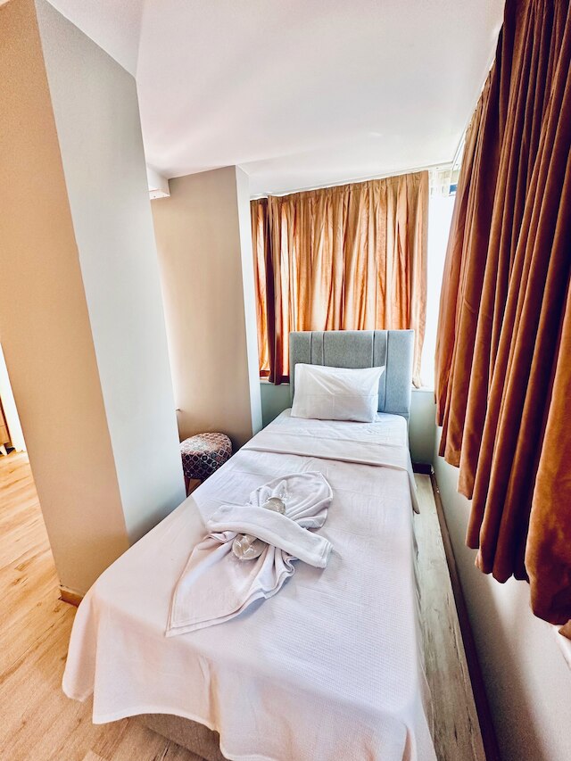 ザ ヘラ ゴールド ホテル