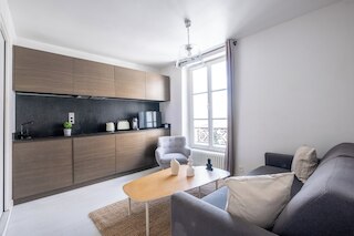 ファスチュー アパルトマン ピエ ド モンマルトル