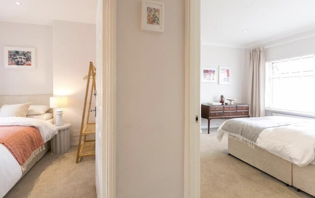 スペーシャス 4 ベッドルーム ハウス スリープス 8