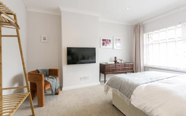 スペーシャス 4 ベッドルーム ハウス スリープス 8