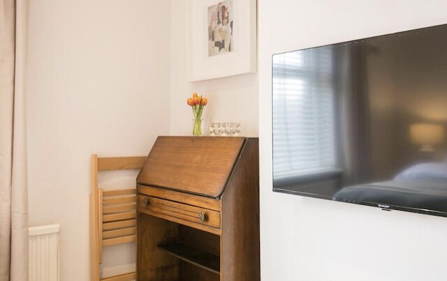 スペーシャス 4 ベッドルーム ハウス スリープス 8