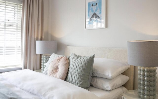 スペーシャス 4 ベッドルーム ハウス スリープス 8