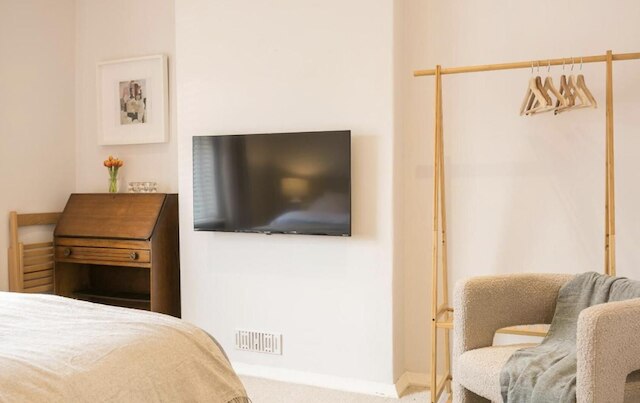 スペーシャス 4 ベッドルーム ハウス スリープス 8