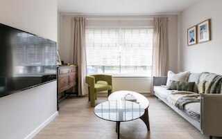 スペーシャス 4 ベッドルーム ハウス スリープス 8