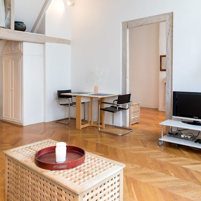 サニー デュソウブ ユニーク 1 ベッドルーム ロフト イン モントルグイユ