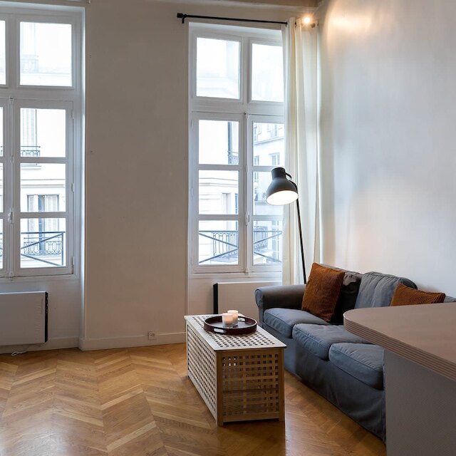 サニー デュソウブ ユニーク 1 ベッドルーム ロフト イン モントルグイユ