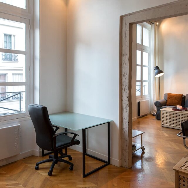 サニー デュソウブ ユニーク 1 ベッドルーム ロフト イン モントルグイユ