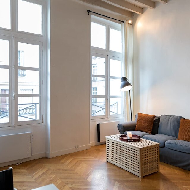 サニー デュソウブ ユニーク 1 ベッドルーム ロフト イン モントルグイユ