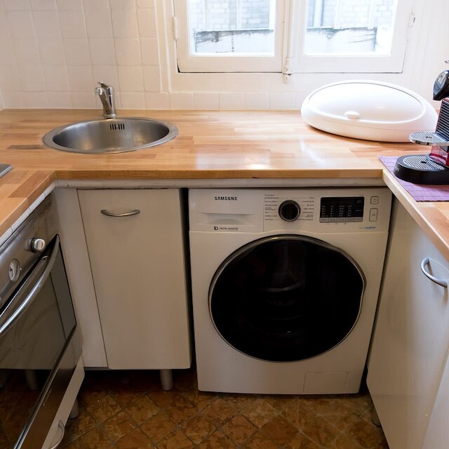 ホワイト サクレ I ビューティフル 2 ベッドルーム イン モンマルトル