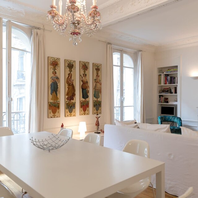 ホワイト サクレ I ビューティフル 2 ベッドルーム イン モンマルトル