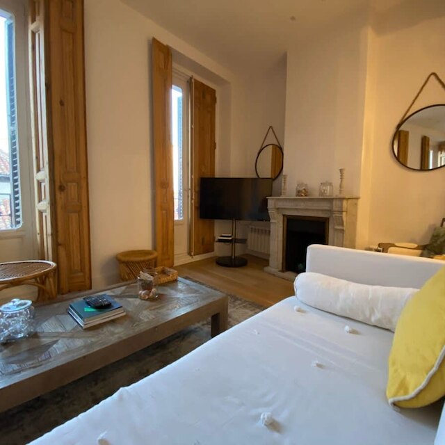 ザ バルコニーズ I アパートメント ウィズ スリー バルコニーズ イン マラサーニャ