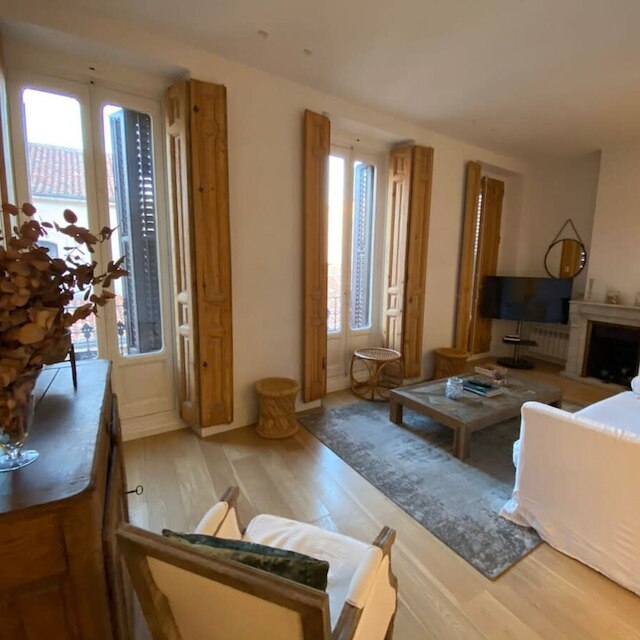 ザ バルコニーズ I アパートメント ウィズ スリー バルコニーズ イン マラサーニャ