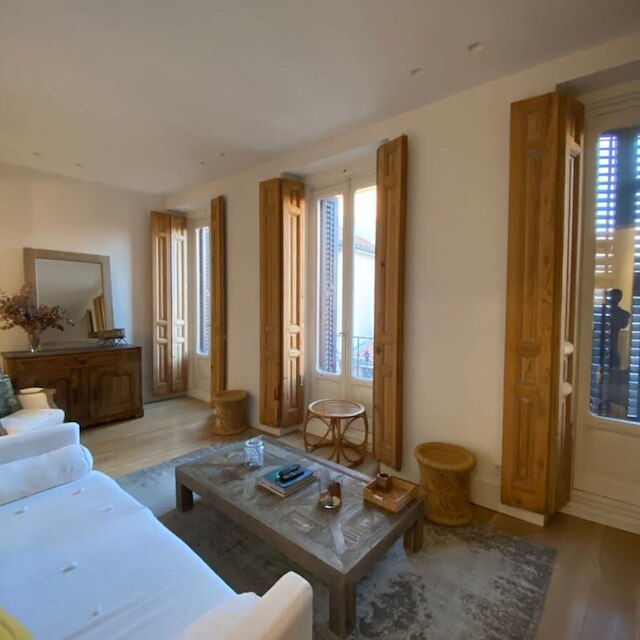 ザ バルコニーズ I アパートメント ウィズ スリー バルコニーズ イン マラサーニャ