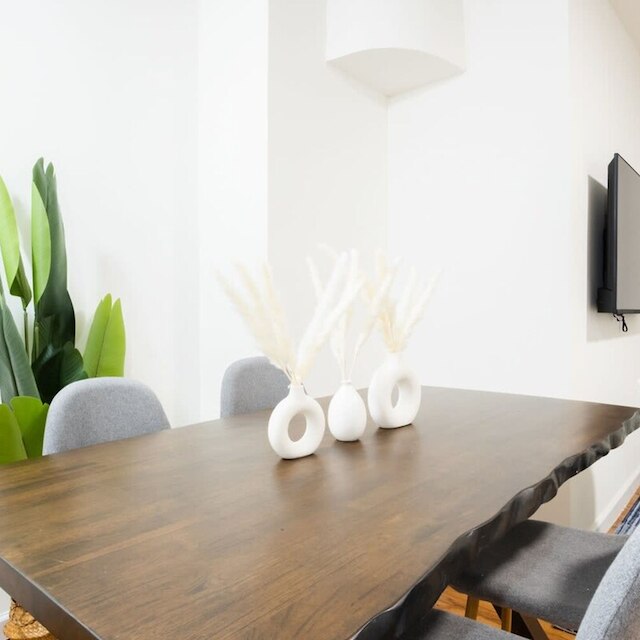 49-3b ニュー リノベーテッド 2 ベッドルーム ウィズ D ミッドタウン イースト