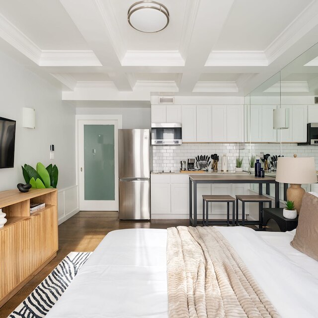 73-519 ニュー スタジオ UWS ドアマン ジム