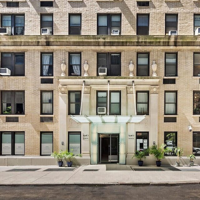 73-919 ニュー スタジオ UWS ドアマン ジム