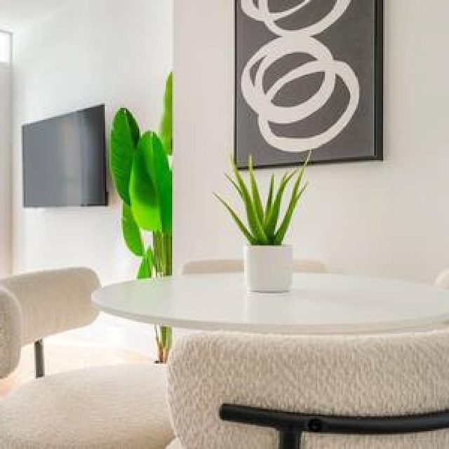 444-2e モダン 2ベッドルーム ヘルズキッチン