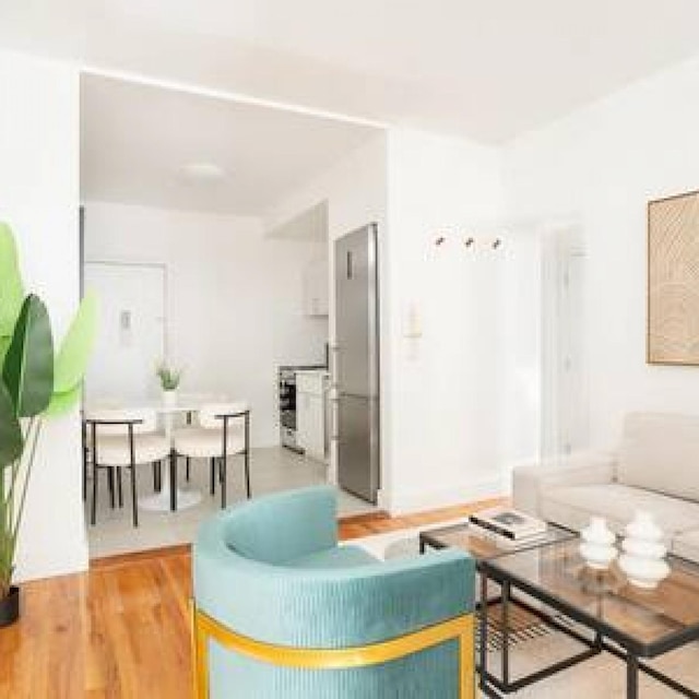 444-2e モダン 2ベッドルーム ヘルズキッチン