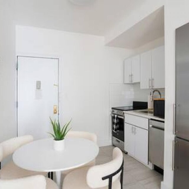 444-2e モダン 2ベッドルーム ヘルズキッチン