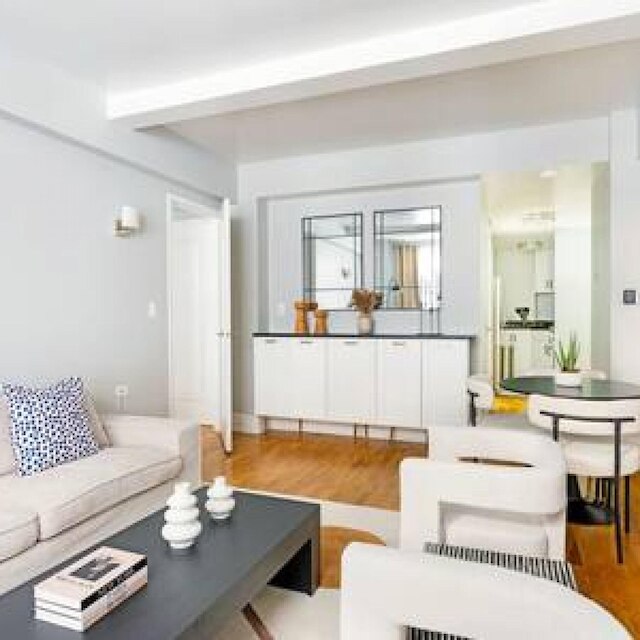 73-208 ニュー 2ベッドルーム 2バス UWS ドアマン ジム