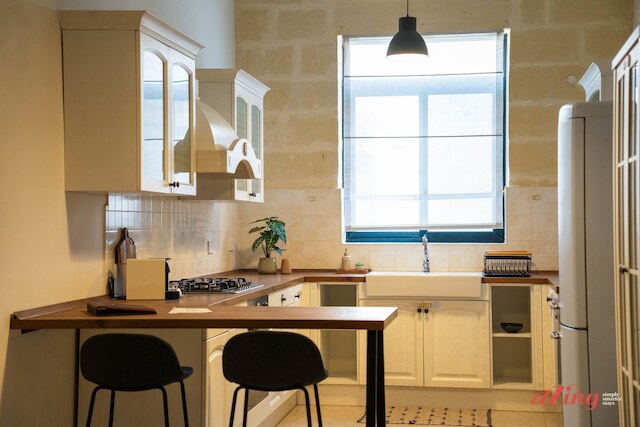 チャーミング ヒストリック ホーム ウィズ ルーフトップ ビューズ