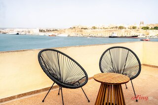 チャーミング ヒストリック ホーム ウィズ ルーフトップ ビューズ