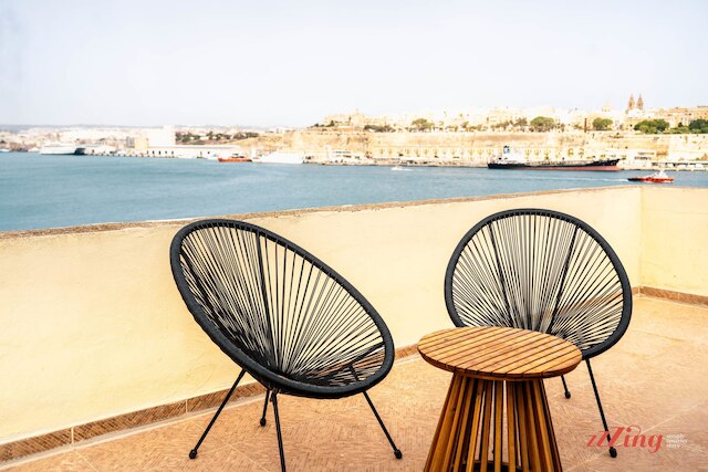 チャーミング ヒストリック ホーム ウィズ ルーフトップ ビューズ