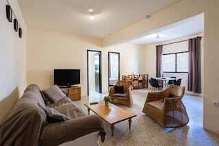 アクロポリス ゼン ア シック ホーム イン ザ センター オブ イット オール