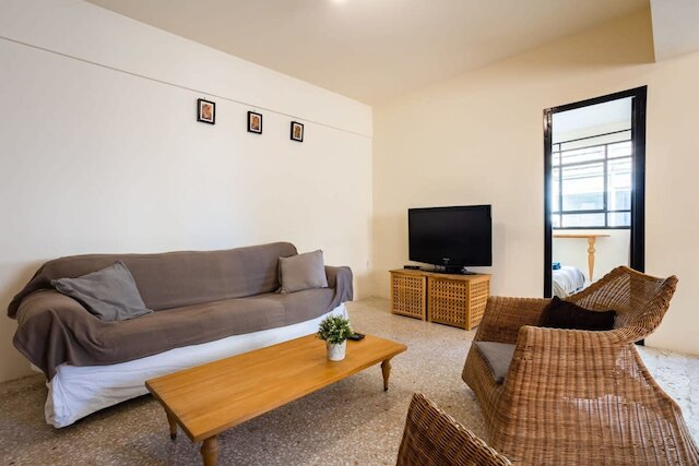 アクロポリス ゼン ア シック ホーム イン ザ センター オブ イット オール