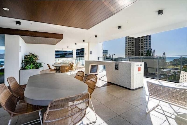 オーシャン ビューズ イン ザ ハート オブ ブロードビーチ