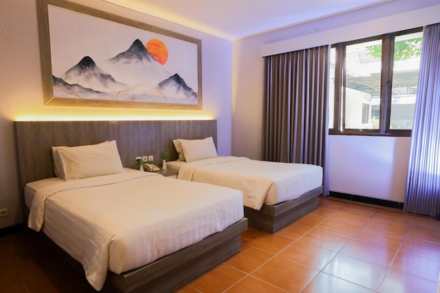 フロント ワン HK リゾート セマラン