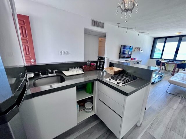 オーシャンフロント コンド アット ユニーク ロケーション