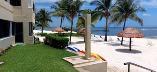 オーシャンフロント コンド アット ユニーク ロケーション