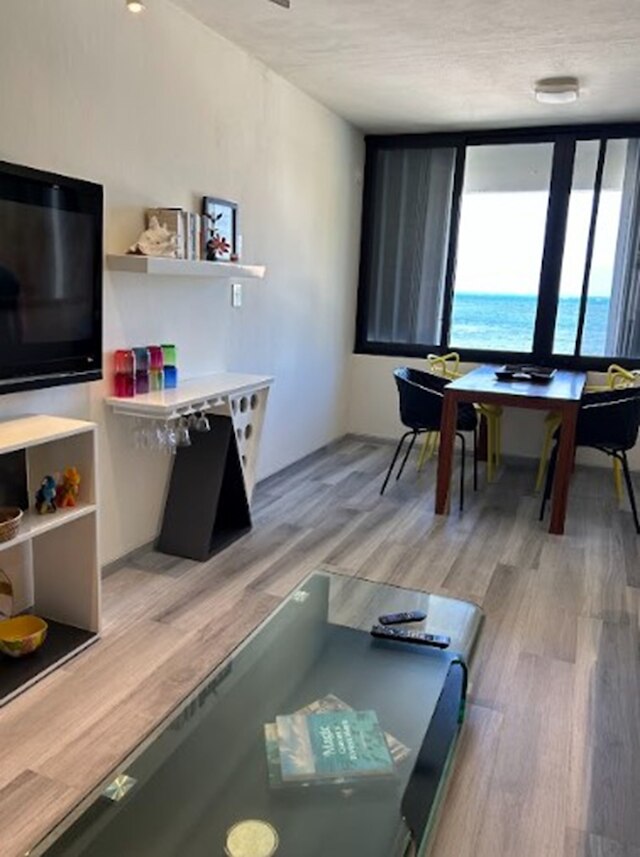 オーシャンフロント コンド アット ユニーク ロケーション