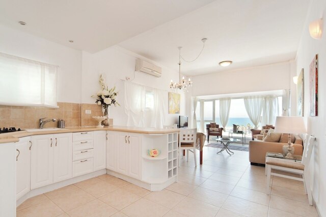 ブライト アンド チャーミング 1 ベッドルーム アパート ニア ショア