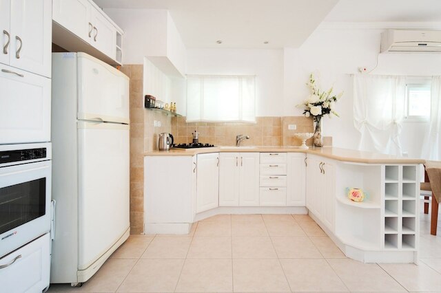 ブライト アンド チャーミング 1 ベッドルーム アパート ニア ショア