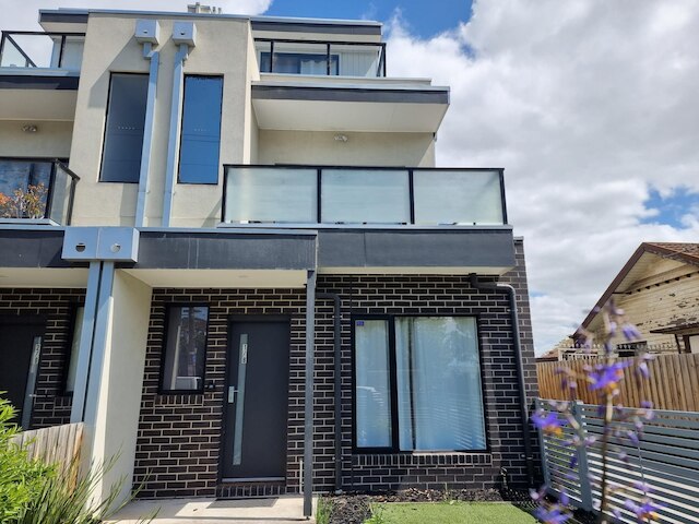 ロージー タウンハウス アット ゴードン - プライム ロケーション