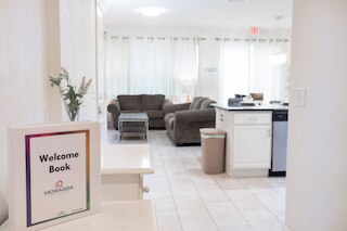 ビューティフル タウンホーム ウィズ ホット タブ 13