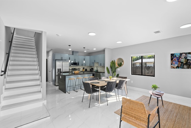 モダン 4-BR ハウス ウィズ フリー パーキング