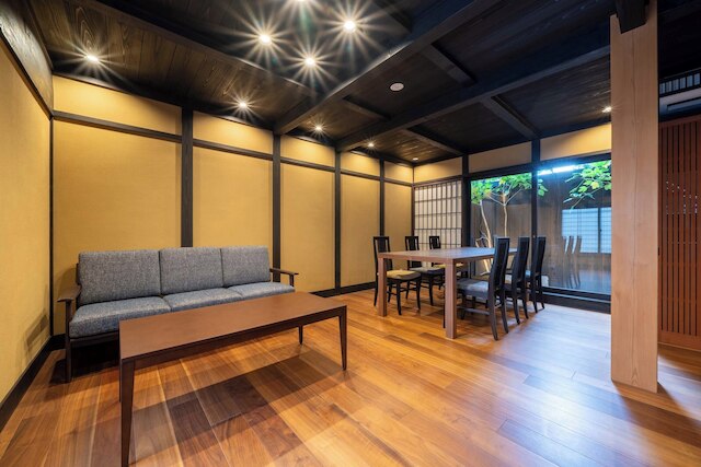 RESI STAY PALACE GATE