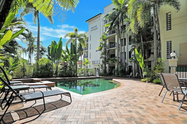 ユニーク トロピック エスケープ 444