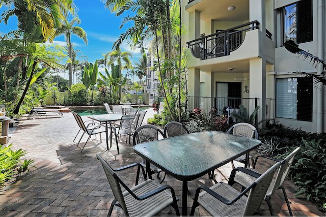 ユニーク トロピック エスケープ 444