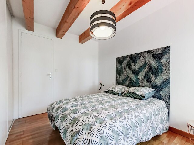 ジト デ サリネス イン ストーン ウィズ ビューズ