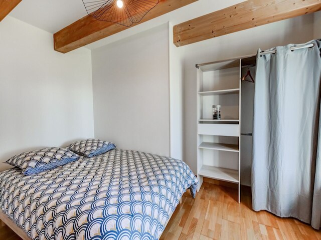 ジト デ サリネス イン ストーン ウィズ ビューズ