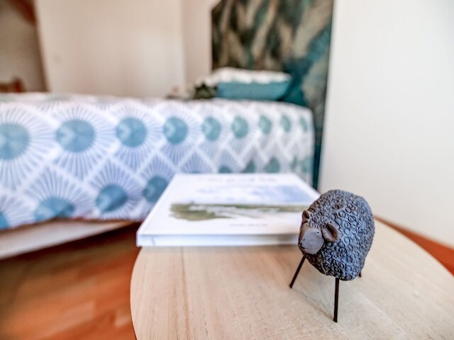 ジト デ サリネス イン ストーン ウィズ ビューズ