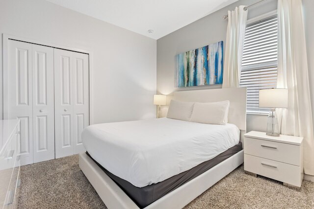 アップステイ スペーシャス ホーム プール ホットタブ スリープス 27