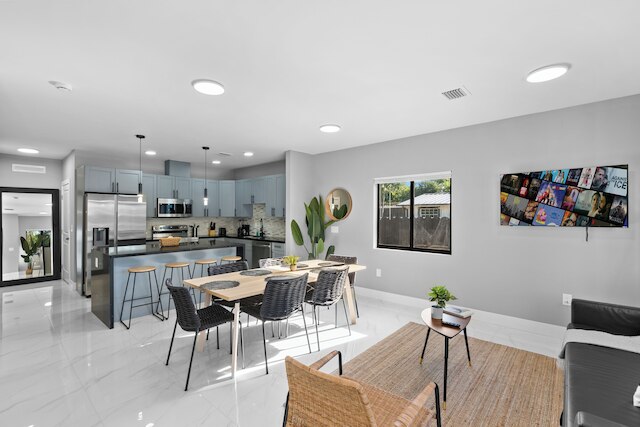 スペーシャス 4 ベッドルーム ハウス フォー ユア コンフォート