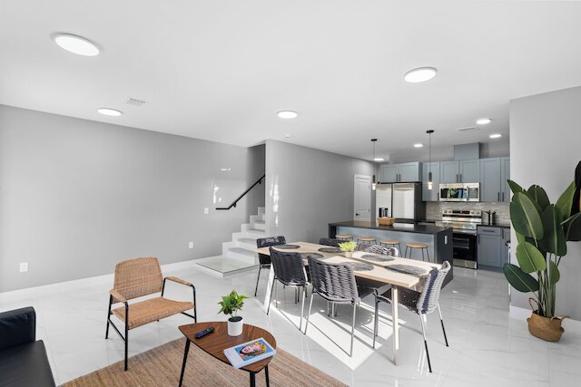 スペーシャス 4 ベッドルーム ハウス フォー ユア コンフォート