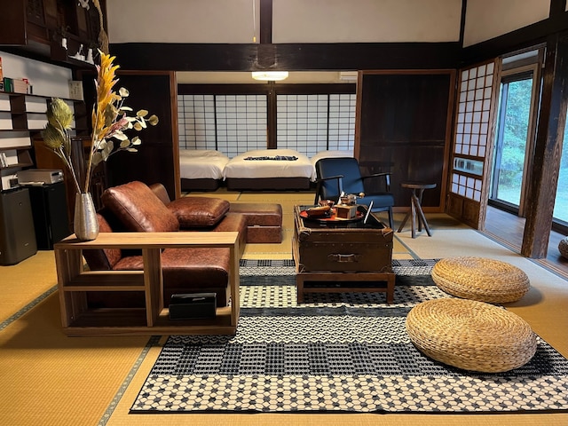 香取はちさんろく