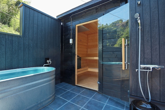 香取はちさんろく